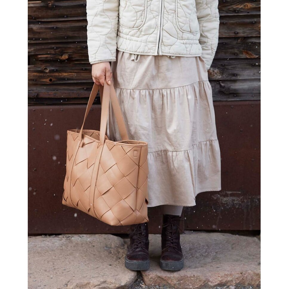 "Elodie" detalės - Mamos rankinė | Tote Caramel Brown Braided 1 "Elodie" detalės - Mamos rankinė | Tote Caramel Brown Braided 1